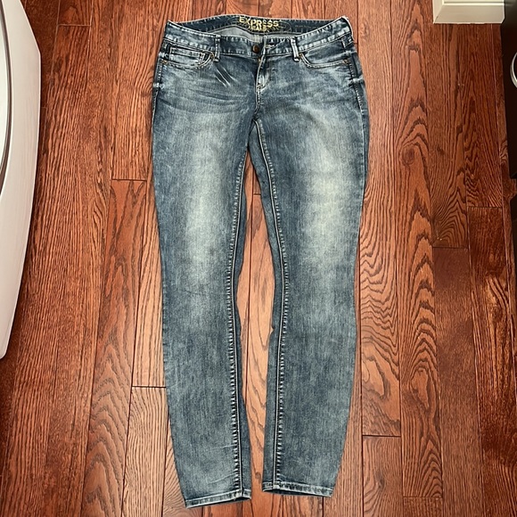 Express brand jeans, size 8, “Zelda Ultra Skinny” style - Picture 3 of 5